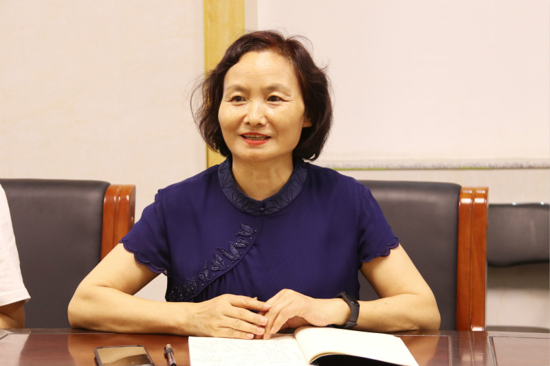 教學(xué)與教師發(fā)展部趙主任主持會議.jpg