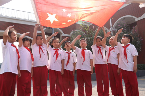 淄博師專附屬中學(xué)“傳承紅色基因·十一向國旗敬禮”活動圖片5_縮小大小.JPG