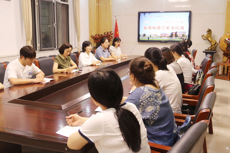 新進(jìn)教師會(huì)議.JPG