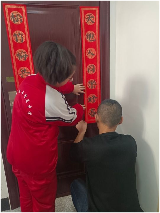 F22級3班 司海洋  貼春聯.png